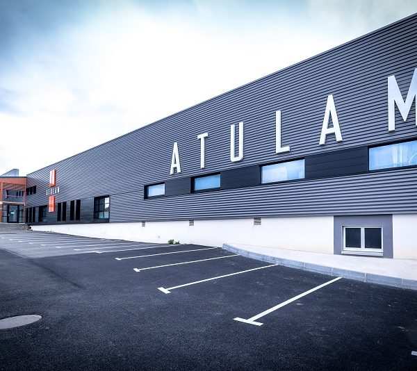 Verre et protections - Atulam ouvre son capital et investit dans son usine