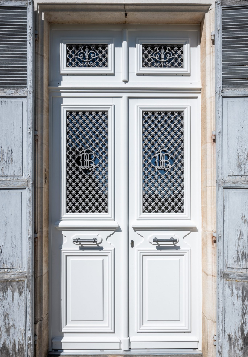 Porte d'entrée maison de Maître Montmartre. Porte Bois