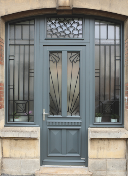 Porte d entree en bois sur mesure avec recuperation grilles