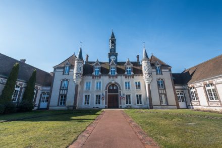 Fenetres bois Atulam mairie de Senonches