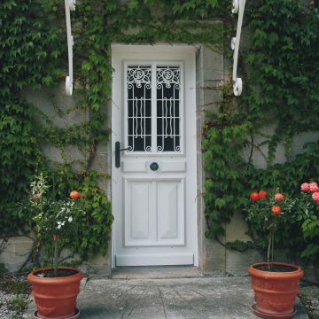 Porte bois traditionnelle avec grille Aurelie