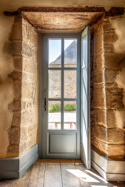 Porte fenetre en bois sur mesure avec volet interieur