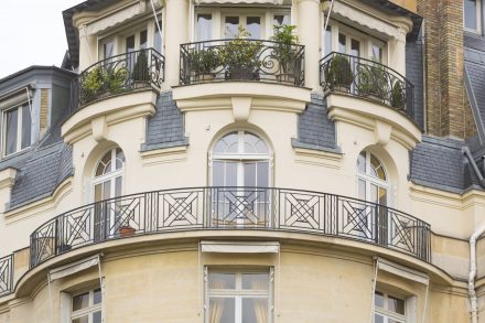 Fenetres bois sur mesure pour la renovation d un appartement Haussmannien