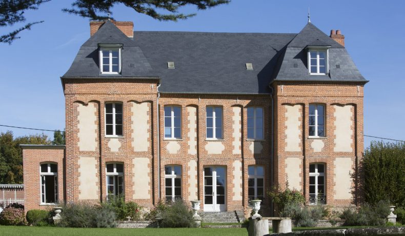 Réenovation chateau fenetres en bois Tradilou