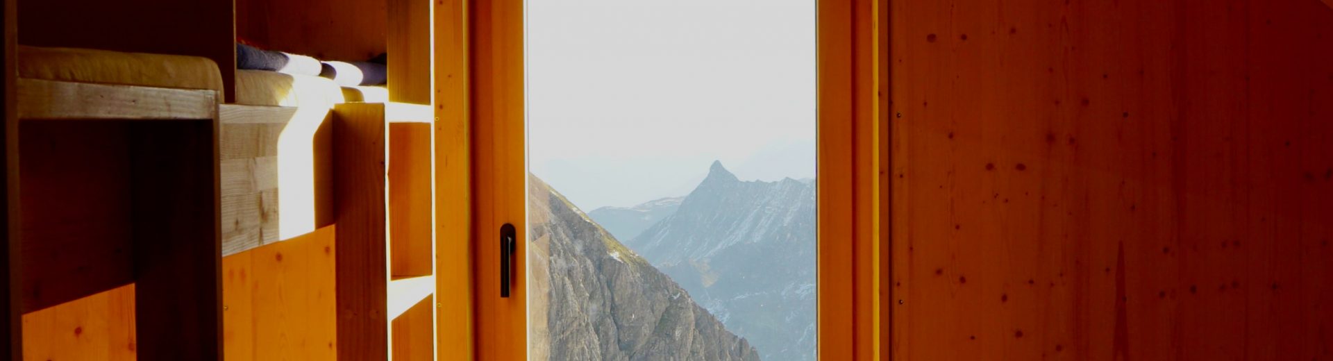 fenetre_bois_vue_montagne
