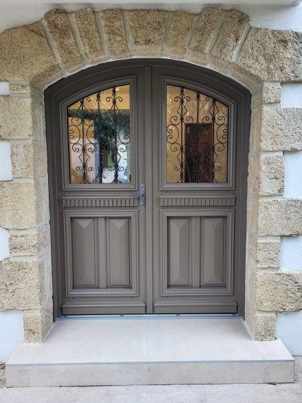 Porte bois sur mesure avec grille