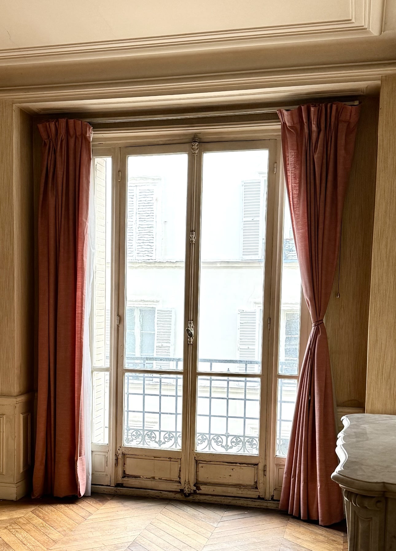 Fenêtre bois appartement parisien
